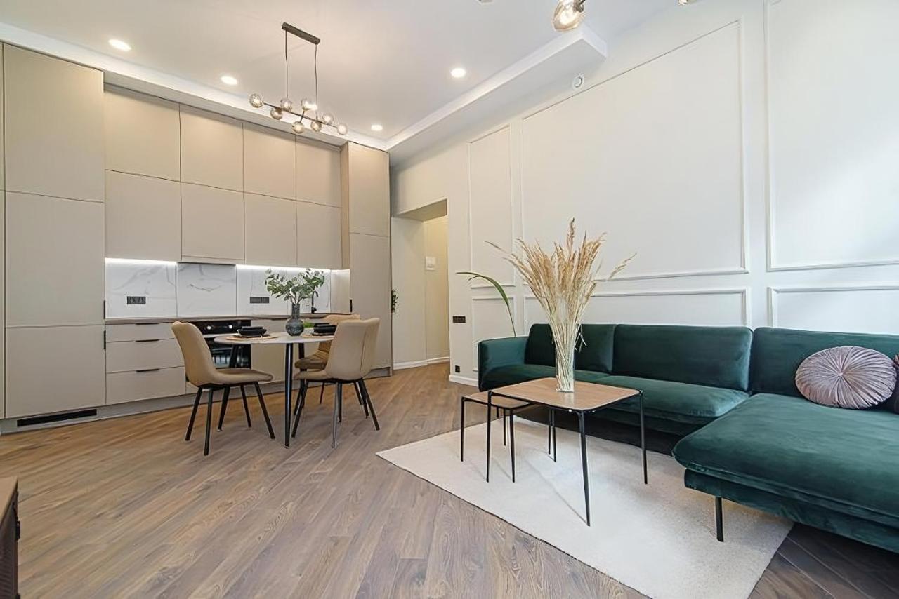 Free Parking Old Town Station With Balcony Apartment