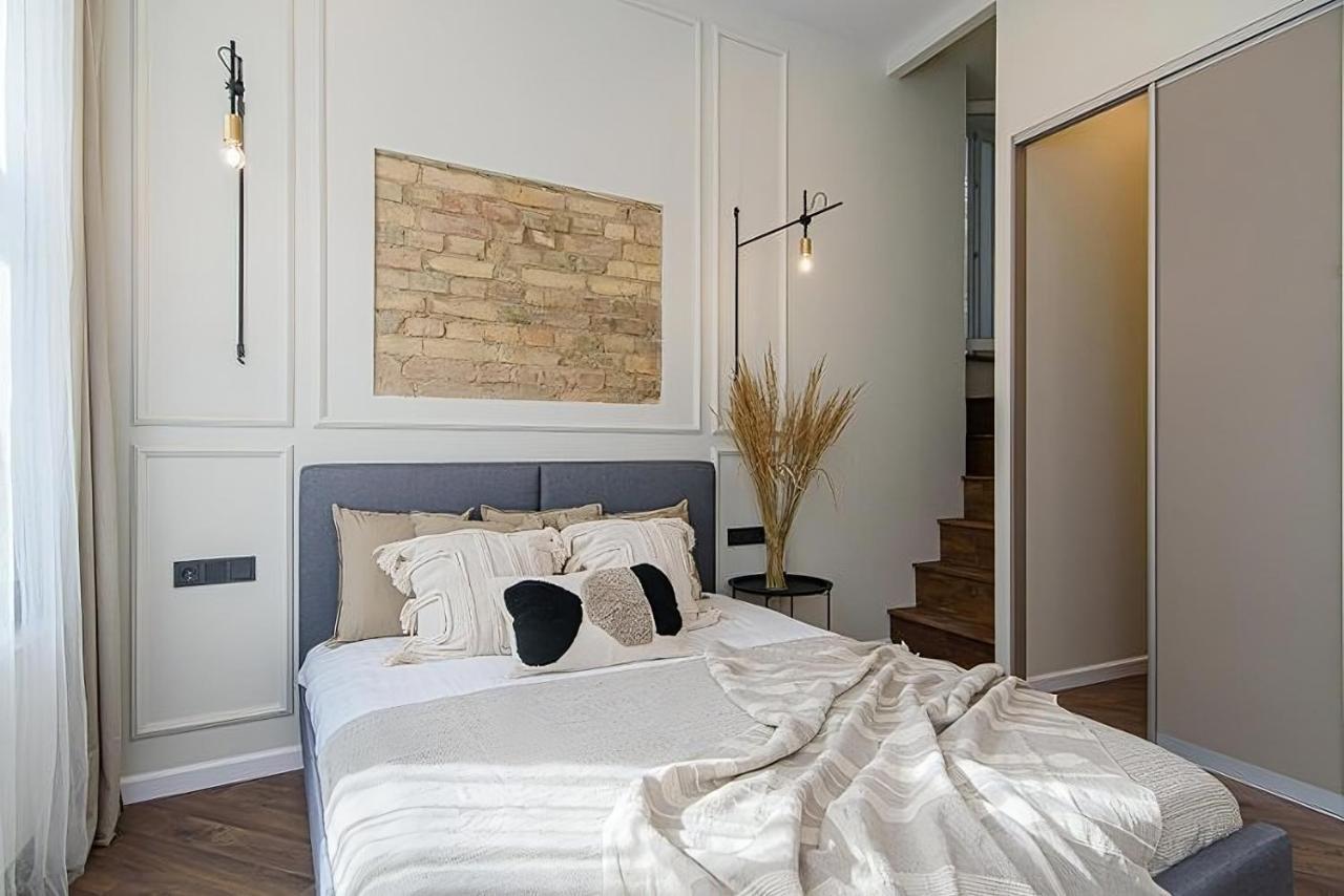 Free Parking Old Town Station With Balcony Apartment *